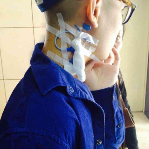 9�ε�סԺ���ƣ�4�εĻ��ƣ�����ǿ��ͦ�˹������Ӳ�����������ڣ��Ѿ���ȥ��һ�����ĸ��¡����ڵ����󶰣�������Ը�����ܻص�У԰����ͬ����һ��ѧϰ�����˵��ϣ�����Լ����ж�ȥ��л��ô����������ˣ����ⳡ�벡ħ�Ŀ�ս���ڼ�����