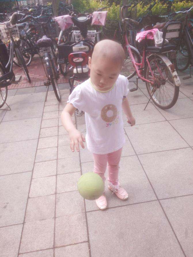 Ů�����ϰ�Ѫ��������û����һ��Ǯ�������ÿ��Ҫ����ķ���ұ�ơ�Ů���ܹԣ�ÿ�쵽����������ʱ���һ���˴���ҽԺ���ƣ�������ʱͷʹ�����ա���ǻ�������Լ�����ʹ��ĬĬ�������ţ���ĸ�׵�����������Ѫѽ���ҵĺ�Ů����