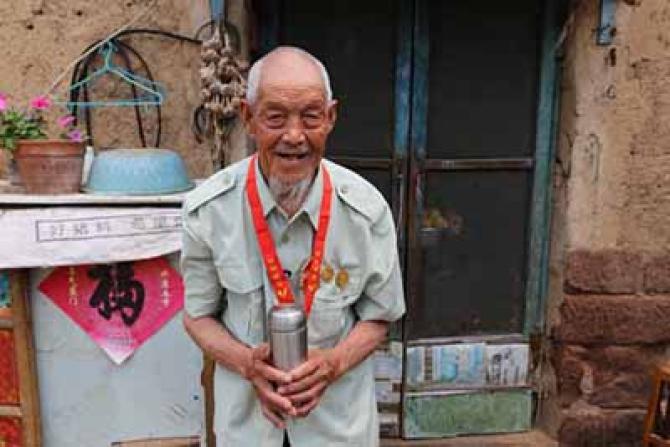 ��������ô����1���ذ����� ȫ�������������������2000Ԫ���µ���սʿ20��������Ϊ���Һ�����Ľ��Ӣ�·�ս���� 2��������׼��ÿλ��������������,ÿ������3000Ԫ/��*20��=60000Ԫ��