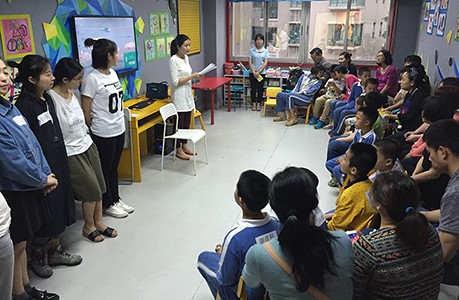 ����ͥ���빵ͨ�᡿WABC ���ϰ���;ÿ����ᰲ��3-5 �μҷ���ѧԱ����ͥ��Ա��ȹ�ͨ������ÿ��������һ��ȫ��ѧԱ��ͥ��Ա���Լ�������������ͬ�ٿ���ͥ��ͨ�ᣬͨ�������ڽ�ѧ��չ�����ѧԱ���巢չ��������ط�����̽�ָĽ�������δ��������Ŀ�Ŀ��ܡ�