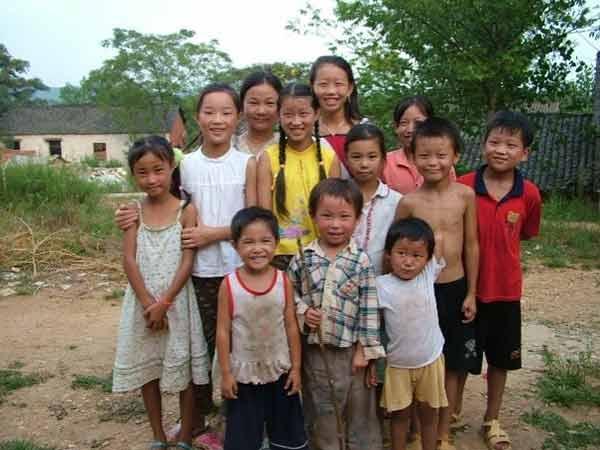 ����2015�꣬�ҹ������ʴﵽΪ56.10%���㶫ʡ��������ߴ�68.6%��������򻯽��̵����룬������ͯ����������������Ŀ���ڵ�Ϊ�����а�������Ԫ��壬��һ�������˿��ܼ��ĵ���&ldquo;���д�&rdquo;�����������������ϣ�����ṩ���ӽ���֧�֣�������ǵ���Ů�����ѡ����ӹ�ͨ�����⡣