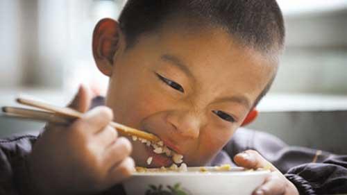 ���ũ���ͥ�ܾ�����������Լ�ͼҳ�Ӫ������������ƣ��޷���֤����ÿ��һ��ţ�̵Ļ���Ӫ������һ������ͷ��һ����ࡢ�����̲ˣ���Щ����ũ�庢�������Ҳ���������ʳ�ˡ�