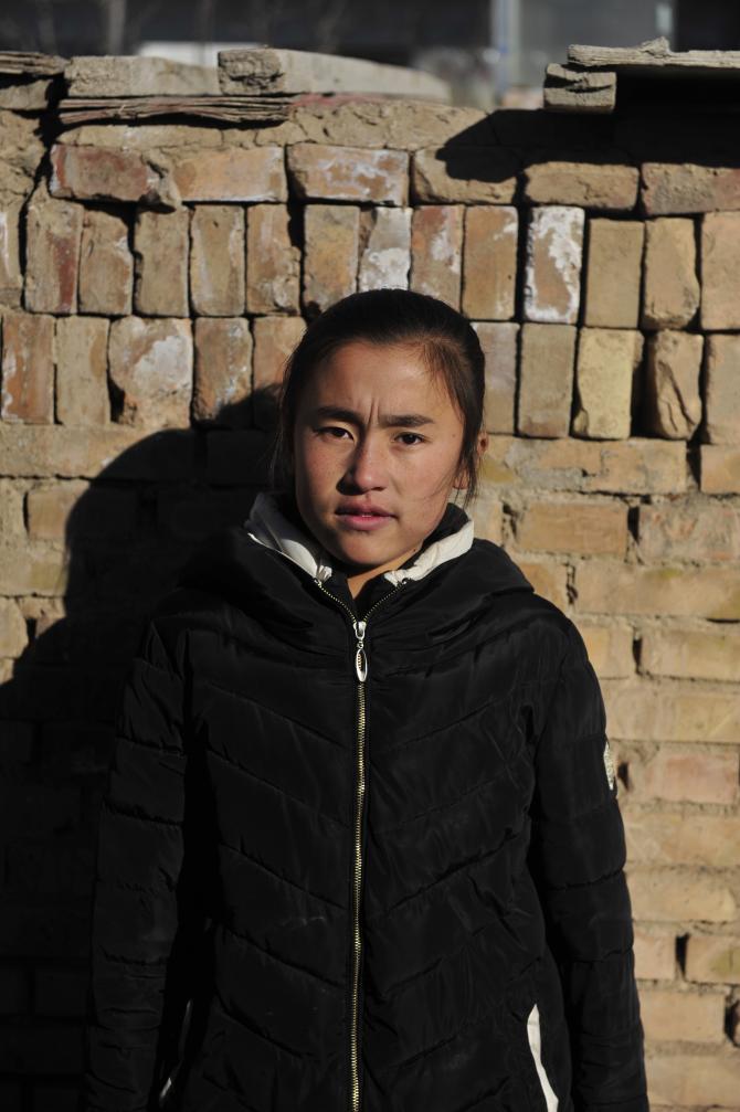 �����࣬һ��Ư���Ļ���Ů������ס���������ء�����ʱ���ּ�׵���䣬2014�꣬���л�˼Դ���̷�ƶ������ʻ۹������İ����£�����������˳������������й����ĸ��ֵ���ã�����ʱ������ҳ��ߣ�����ʮ�����ѡ�