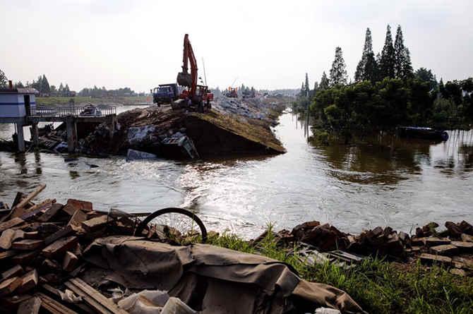 ���ں��Ͻ���ˮ�־�Ԯ�ĺ���Ṥ��С���ڽӵ������һʱ�䶯������ʡ��Ṥ����Աһ��ǰ�������˽����顣�»����������У����������֮һ�������6.6��Ķ���������4.36��Ķ�����˿�27488�ˡ�����֮�������Ѿ����һƬ����