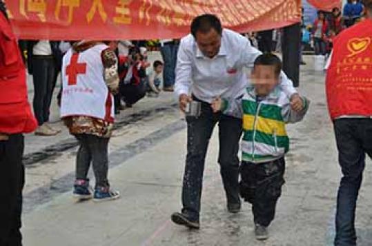 ������Ҫ��ʲô����֮���Ǹ���Ŀ��ִ�л���������Ŀ���ݰ���ƶ���Ա�֢��ͯ����ѵ���������Ա�֢��ͯ����ںϻ����Ҫ�У� 1.�����Ա�֢��ͯ��ͥ�ľ��ø�������ƶ���Ա�֢��ͯ�õ�����ѵ���Ļ��ᣬ�����Ա�֢��ͯ�������������������ǵ���������������  2.ͨ����������������üҳ��������߳����ţ�������ᣬ���Ա�֢��ͯ����ͥ������������������  3.������˽�����Ա�֢��ͯ������Ա�֢��ͯ������������������ȫ���֧����ṫ����ҵ��