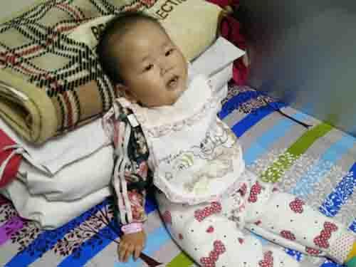 ��������һ������£�С�����Ѿ��ܶ��Űְֵ�����ͷ�ˣ�����ϲ�������Ѯүү�İ׺��ӣ�����үү������������������¶��Ц�ݣ�С��һ��һ��ģ�����Ҫ��ȥק���ӣ�ƾ�������������������ڵ����������������������������һ���,ȴ��Ȼİ�������硣����������ְ֣߰�������վ������