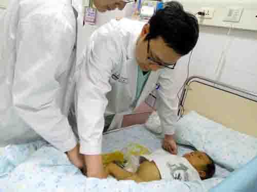 ֱ����ʱ����𩸸ĸ�ſ�ʼ�������������ű���������ҽԺ���ҽ�����Ϊ�ߵ�����Ѫ֢��������ʮ����Ҳû��Ч������תԺ���人�и����������ģ�����Ѫ���顢CT��MRI��������X�⡢�ʳ��ȸ����飬���Ϊ�β��ۺ�֢��ҽ�����鱣�����ƣ��������ܺ�Ľ������Ȼ����ʧ����