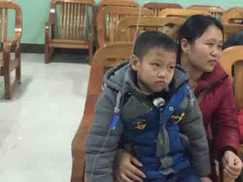 Ȼ������������������ɫ�԰ף�ʳ���ܲ������ð���ȣ�����ҽԺ�����������&beta;���к�ƶѪ���������ֲ�����һ���Ӷ�Ҫ����ѪΪ����������ҽԺû��ѪԴ���ְ�ÿ����ʮ�����Ҷ�Ҫ������������Ѫһ�Σ��������ǵش�ƫԶɽ����ÿ����Ѫ��Ҫ��3�˳�������6����Сʱ��ʱ�䡣