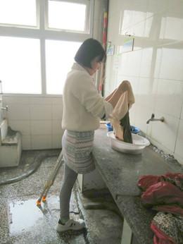 ֻʣ5���ֵĴ��ȡ������5��28�ճ�Ժ���ؼ�������20�����ڼ������˿ڸ�Ⱦ����С���׵��������һ���֡��˿ڻ�ŧ��ֻ��ת�ذ��������ҽԺ�������״��á��������º��ת���������ɶ�����ҽԺ���ơ�2014��5�£�ܿ����С�Ⱦ������ȷ��Ϊ���������������º��ȴӸ��������Ҵ��Ƚ�֫������