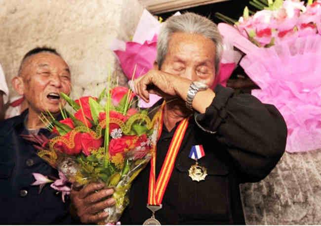 2��2009��5�£����������й�Զ�����ع�Ѱ�����ڴ�ҵĹ�ͬŬ�������ڳ��У����ٻغ�����8���ϱ�������������ţ���ʮ����Ļؼ���Ը����ʵ�֡��������ˣ����ٻ�(���ѻ�)ϲ��������