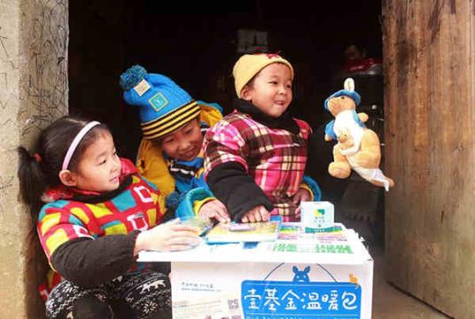 Ҽ������ů����������Ϊ��Щ���ֺ�Ӱ��Ķ�ͯ�ṩһЩ��������ػ����ʣ�����Ҫ���ǣ������Ǹ��ܵ������İ��ģ��������Ķ���Ϊ���ǵ��������һ����ů����������첻���䡣