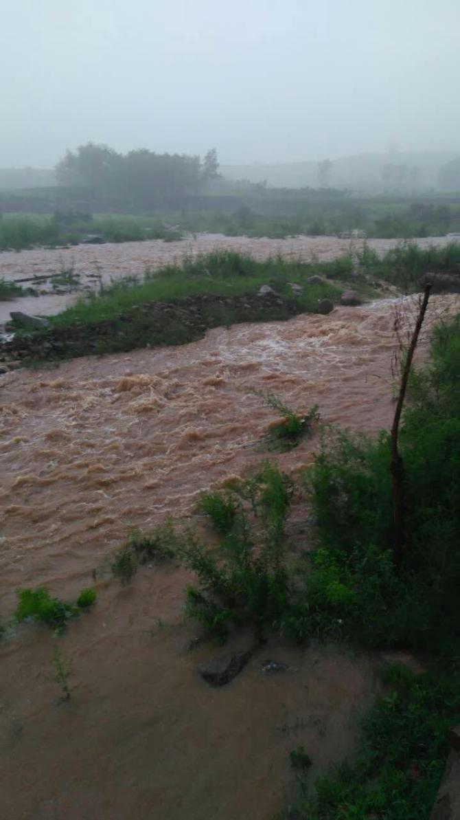 ����һ��ͻ�������ı������֮�����ĺ�ˮ����������Щ�����ǵ����7��19�գ������Ͽ�ʼ���һֱ���ţ��������Լ��ʱ�������������޼���ѧУ��ǰ�ĺ�̲����ɽ�������������У�������ټ�����ʦ����У�Ŵ��ѷ�Ѵɳ�������ڶ�ʦ����ȫ�Ĺ��ǣ���ʼ�ﻮ��ȫ��ת�Ƶ��ߴ���ׯ��