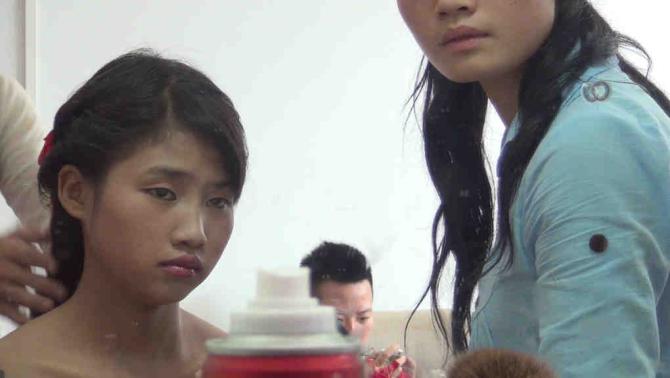 �����˵���������ϵ����꼶ʱ������д�Լ������֣�֮����ѧ�ڼҸ�ũ�������ȥ��20����ʱ����Ƭ�����ǰ������͵͵�ܳ�����ü���ű��������һ��������ܺ��£���Ϊ����ĸ�Ů�Ż���˵��&ldquo;��޹�ȥ�ᱻ���ŵ�������&rdquo;