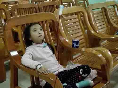  һ������Ȼƶ�������ദ�������ڡ�Ȼ����Сܰ������6���º�ʼ��������������С�����ƣ�һ���˼�æ�����͵���ҽԺ��飬�鲻��ʲô���������ܵ�������ҽԺ��飬���ȴ������������Сܰ�����һ��������͵��к�ƶѪ�����ǿ���ѪΪ���ļ������ڹ���������������η�Ĳ�ħ���� 