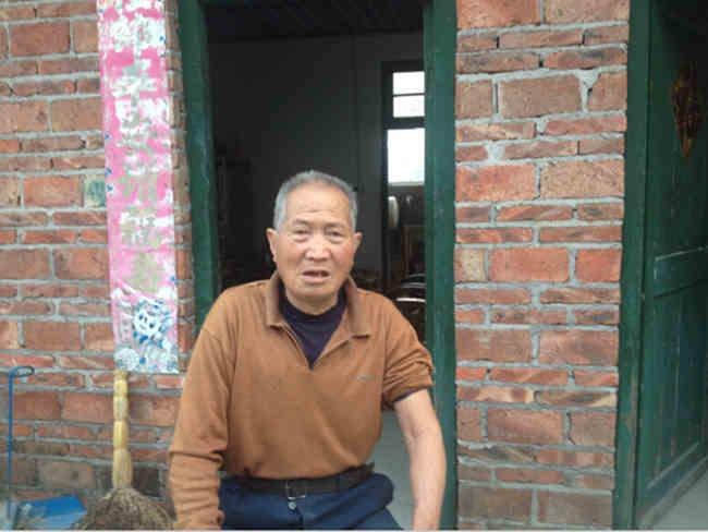 2��5��14���糿������ͺ��ڼ����ǵĴ����¸�үү��˫��ɨĹ�������вͺ�������Ϣ����үү�ǿ��ڼ����ǵ���ͬ�£��Ĵ����ߣ����ҵ����ʱ�ļ���