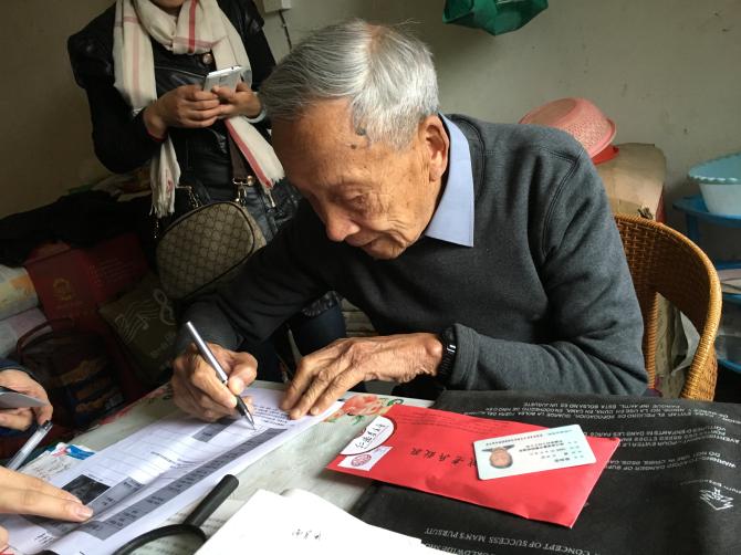 ��ս�ϱ������ң�1925��������־�ס���㽭���ߡ���ѧ�ڼ䣬ǡ���տ��ֻ�����Ѫ���꣬ȭȭ����֮�ģ���Ը�Ӿ�������1939�꿼�����ս����������ͨѶָ�Ӳ�����ѧϰ�������º���䵽��λ���巭�����ս�������뼰�����������ܵ硣