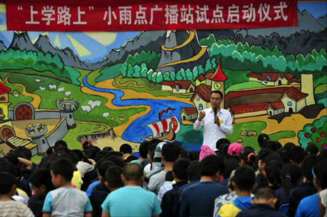 �����ض�ͯ��Ҫ�����µĺ�������&ldquo;С���㲥&rdquo;�Ǳ�����ѧ·�Ϲ���ٽ����Ĺ�ע���ض�ͯ�ɳ���������������Ŀ��ͨ��&ldquo;���˽��ù���&rdquo;��ģʽ����־Ը�߽�һ����������ѡ�ĺù���¼�Ƴ���Ƶ�ϴ����ƶˣ���������ض�ͯͨ��ѧУ����������&ldquo;С���㲥&rdquo;�����ݡ�