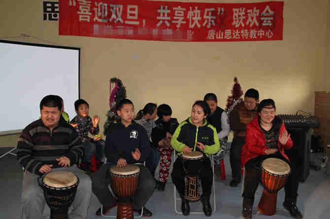 ���������չʾ�Լ����������˼��ʥ���������ϣ��������Լ�ϲ���ķ��޹ģ�Ϊ��Ҵ����˾��ʵĽ�Ŀ����ʦ��ҳ��������˺������ڷ��޹ķ����Ǳ�ܣ�ͬʱҲչ�����Ա�֢Ⱥ��Ϊ���������ϵ�����������Ŭ�����ø������˽��Ա�֢�������Ա�֢Ⱥ�塣