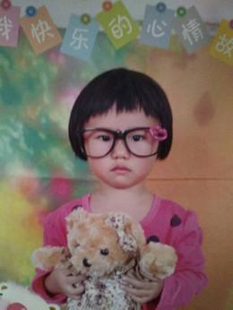 ƽ���ļ�ͥҡҡ���顣�Ƹգ�������ʯ������ͷ��2����񣬼���һ��һŮ��2015��8��18�գ�4���ʫ��������ղ��ˣ�����˫���޷�վ���������˽�����������������ҽԺ�����޷�����תԺ������������ҽԺ��ҽԺ��������Ҳ�����޲ߣ�����û�п���ס��ҽ����������תԺ���ơ�