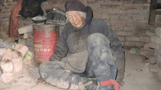 ����̨������һλ�¹����ˣ��ϰ�����ȥ���������˹¿��������������������80������ˣ��ж����㣬��һ�������������ߵĹ��ȶ�û�У�����ÿ��ֻ�ܶ��ڼ��У����ҳ��š�ֻ����һ��ˤ���˾���Ҳ�ز��˼��ˡ����Ƕ����ȥɹɹ̫���������ֵ��ı仯��