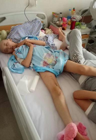 2016�괺�ڲ��ã�Ů��С�ȳ���Ѫ�㣬�ڵ���ҽԺ����ǹ�������񰡣����һ��ʱ������Ҳû����ת�����������X�߼�黳���ǹ�������ԭ������ϣ��������·��Ϊ��һֽ����鰵���޹⡣2016��4��15�գ�����������Ů��ȥ�˱���ҽԺ�������Ͻ�������Ľ����ҵ÷��飬Ů��ȷʵ���˹�������