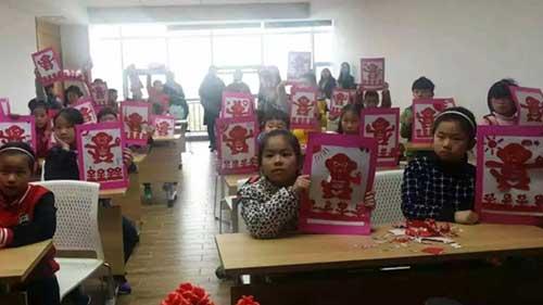 ������Ҫ��ʲô�����ǽ��������ض�ͯ�����γ̣�������ͯ�ٴ����ţ�ѧϰ���������������Ң������������н������ţ����������ͬ�ۺ�ͬ�亢��һ����ˣ���ں����ж������������ܷ��ֺ��ӳɳ��г��ֵ����⣬��ʱ������������ǽ�Ϊÿλ�μӿγ̵����ض�ͯ�ṩһ�׻滭�������ߣ��������ܹ����������Ȥ��