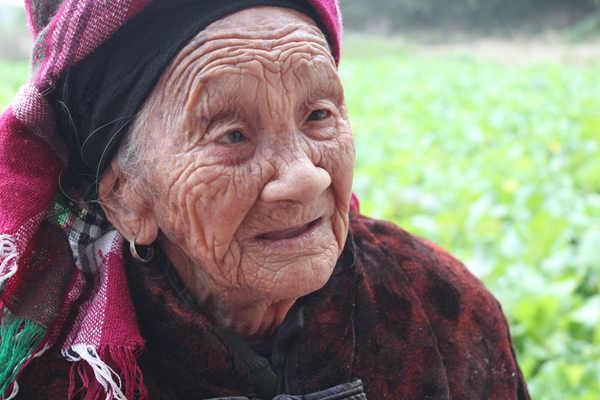 ��������һ��û��Χǽ�ĸ�����ʷ����ݣ����й�������ҡ�������͹���ҡ������������ĵط������й������˶��ķ�Դ�ء���һ������ɫ����ĳƺţ��������������ǣ�������������ʿ����������Ѫ�������ػ������ǵĹ��ҡ������죬���ǵķṦΰ���·��Ѿ��𽥱�������������������Ȼ�����ƶ����