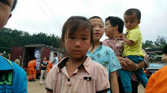 �����������÷������10���ˣ������꼶��ѧ����������үү����ĸ�ͽ�㣬��������ˮ��������������ͥ��Ҫ���붼���ְ֡����ҽ��ںӱߣ�������걻���ˣ��������������ﶼû���ˡ� 