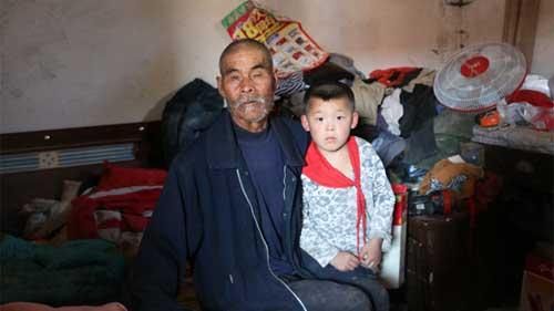 үү������������76�꣬���廹��Ӳ�ʵ��������������߹�׬Ǯ���ҡ�үү˵��&ldquo;�ҽ���76��������8�꣬��Ҫ����10�������ܳ����Ҿ�ϣ�����챣��������һֱ��ô�ã������ٸ����꣬�һ�Ҫ�����飬����ѧ��&rdquo;