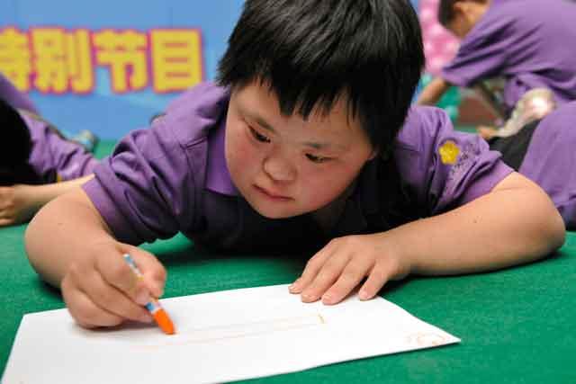 ���ǵĺ���&mdash;&mdash;�Ա�֢�����϶�ͯ����Ӫּ�ڷḻ�Ա�֢�����϶�ͯ������������������ϵķܷ����񣬼����������˽�������Ȥ���������ǵ��ŶӺ���������������ʶ���������س�������,ͨ�����ǿ�븸ĸ����ʦ��ͬѧ֮��Ļ����빵ͨ���������˽������ʷ�Ļ����׽�����Ȼ�����鼯���Ŀ��֡�