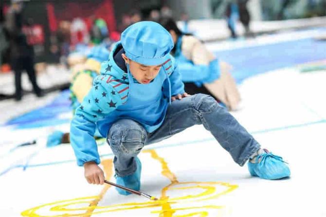 2008��������ʼ���ܿ���ѵ������ʦ�Ӷ���ģ�¡�ָ������̼��Ȼ����Ŀ�ʼ���������ڵ�ѵ�������������涼������������ĸΪ�������Ӵ�����������ͬ�亢�ӣ�����������2012��9��1�տ�ʼ��Сѧ���ɰְ�ȥ��ѧУ�����һ����ѧһ�߿�����������ʼ����ѧУ�Ļ�����