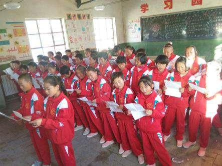 �������Ĺ�ԭ�������غ�ҫ������Сѧ3-6�꼶�ĺ�������ѡ40���齨���ϳ��ţ�����Ϊ��һ��ϵͳ�ĺϳ���ϰ���ﵽһ��ˮƽ�����¼����¼����֮�󻹻Ὺչ������ɫ�Ļ����������ʵ���Լ������������ϳ����彻��ѧϰ��ͬʱ����ÿ����Ա�ĳɳ������������������Ϊ���ǵ�δ����ȡ����ķ�չ���ᡣ