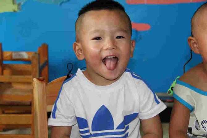 ���������Ժӱ�ũ�塣2013��5����ɶ������������Ѽ��������ѻ�ȥ��20������ĸ�ĸû�л���󲿷ֶ��ǽ��ְ�����ˤ�ˣ�һֱ���ܸ��ػ�����΢�������ڼҴ�����û�й�����������2015��6�¿�ʼ��Ư�����迵�����Ŀ�����ĿǰΪ��������-������֪�׶Σ�����Ҫ1���ʱ�䡣