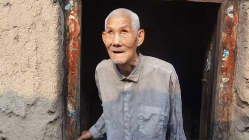 ������Ҫ��ʲô�� �¹Ѳм����ˣ������Ŷ��صĿ���ȴֻ��ĬĬ���ܣ�û�м��˵���飬ϲŭ���ֶ�ֻ��˵���Լ�����û����ȫ�����ϣ������ʵ��������������û�н�ȫ�����壬ֻ��������������ά�ֹ¿����ꡣ�����ϵ�ƶ���������ϵĲм��������ϵĹµ��尾�������޿��������������Ŵ�ҵİ�����ػ���