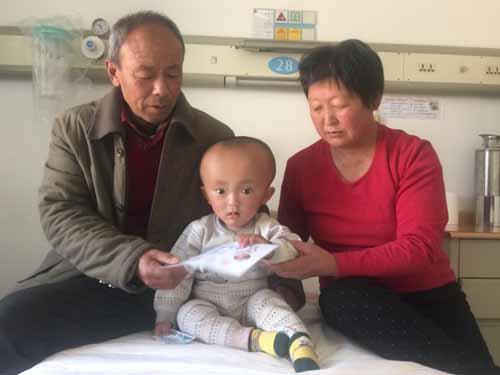 С�㻪�ڼ�������������һ�������£����Ի�ˮ�������������£���ĸ��ì��˫˫��ң��������죬��ĸ������飬�Ӵˣ�3������û�������裬����û���κ���ϵ��Ҳʧȥ�˰ְ֣��ְֳ�������򹤣�������Ͼ�˼��������ӵ����