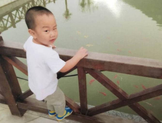 Ŀǰ������������ҽ�ƶ�ͯҽԺסԺ���ƣ�С����ĸ�ĸ���˵�ÿ�¹��������4000Ԫ���ң�үү�����޹̶����룬ÿ����㹤��ֻ�ܹ�ά��ÿ�µ����֧�����κδ��ڻ�û��������ҽ�ƶ�ͯҽԺ֮ǰ���ѻ�ȥ2����Ԫ���Ʒѡ�