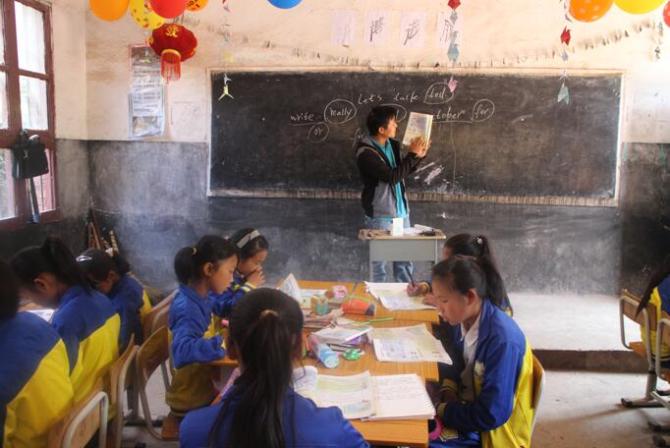 �й�ũ���9�������Сѧ����ȱ��������Դ��ѧУ��ʦ���������ֻ����أ�����50��Ľ��ҽ�ѧ�����¾ɣ������ʦû���м��������Դ��ж�Ԫ���Ľ�ѧ���������ѧͯ�޷��������к���ͬ�ȵ�ѧϰ���ᡣ����֧���ǿɳ����ģ��ͳɱ��ģ���Ч������ֽ�����Դ�ѷ��ķ�����