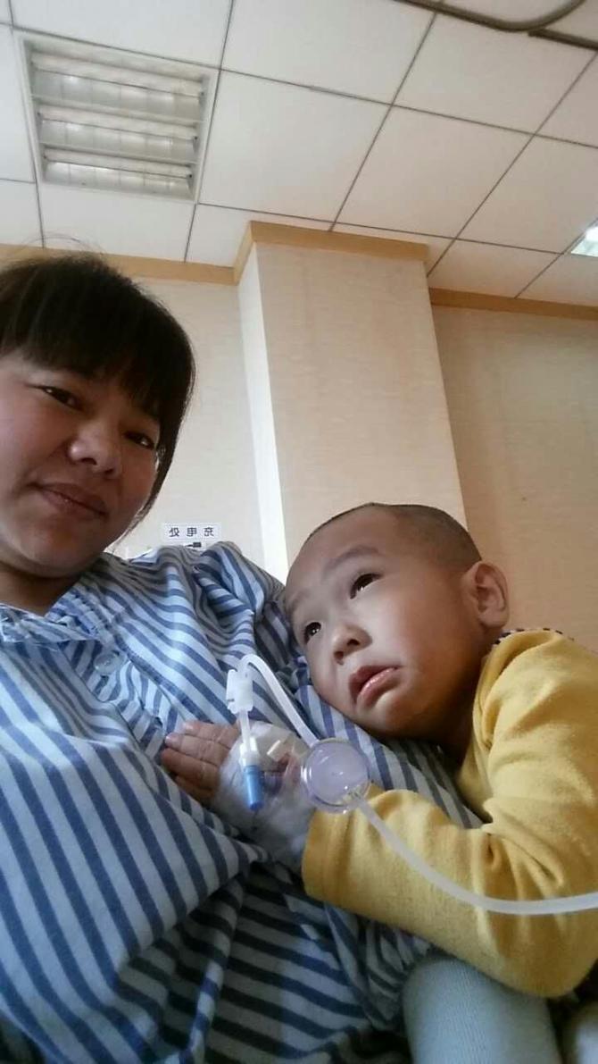 �����ְֻ�������������������ӣ�һ�����ڣ����ϼҶ��������Ϻ�������ѧ����ҽԺ�����շת�������׶������о�������ҽԺ�������ȫİ����һ�У���Ŀ���ף�����ֻ����ʹ������ȥ���ݣ�˵��������������һ��&ldquo;����&rdquo;���