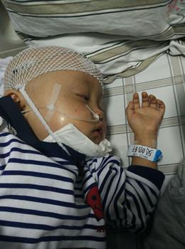 �����2016��2��10�ջ��Ƶ������Ƴ̳�Ժ����Ϊ�Ǹ�Σ����ҩ���ǳ��أ�����ľ���Խ��Խ���5����ҩ��ʼ��û�Է��ˣ���11�����Ϲ�ƿ��ȥ���е��£�12�žͼ�ǿ����ҩ��ͻȻ�����ʼ�鴤�°�ĭ����������˶�û�з�Ӧ�ˣ���������ʱ��ʱ�ͳ鴤������һ�����磡�Һã�������������ˣ�