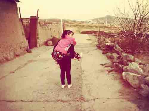 �������ʹ��ĥ��С�Ļۺ�ʹ�࣬������Ȼ�ܼ�ǿ��������ĸ��Ϊ������ĵ��ġ��Ļ��ر���ɣ��ǳ�������������·Խ��Խ���������ĳ���ֻ����ĸ�ױ��š�����ĸ�׵ļ����벻�ף��Ļ۴Ӳ���ĸ����ǰ������ʹ����ĸ�׵��ģ���Ů���Ķ�����ĸ�׸������ᡣ