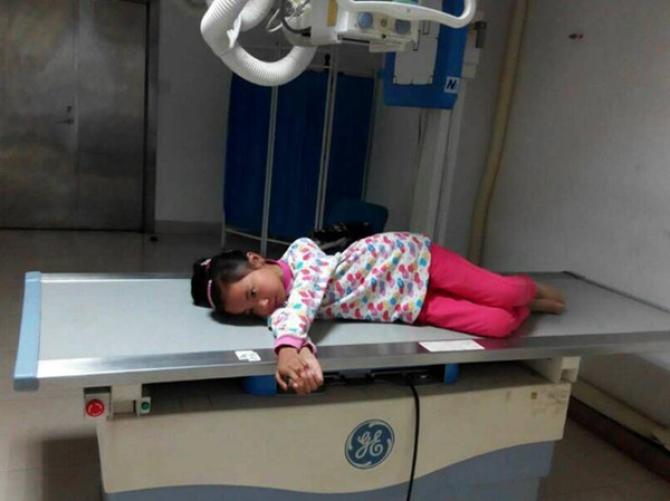 ����һ���˹���������ڼ�鴲��