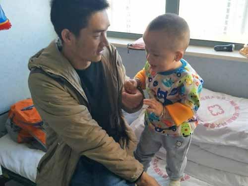 С�ϵ�����һֱ���չ˺���û�й������ְ����໪����ѧ���ͣ�������ǰ���������ҵ�һ����ҵ�Ĺ�����ÿ��������飬��ָ��Ҳ��Ϊϴ�ذ���Σ���ÿ��ֻ��2400Ԫ�Ĺ��ʣ��������10��Ԫ����������άά������֧�ţ��δ���Ԯ�֡�