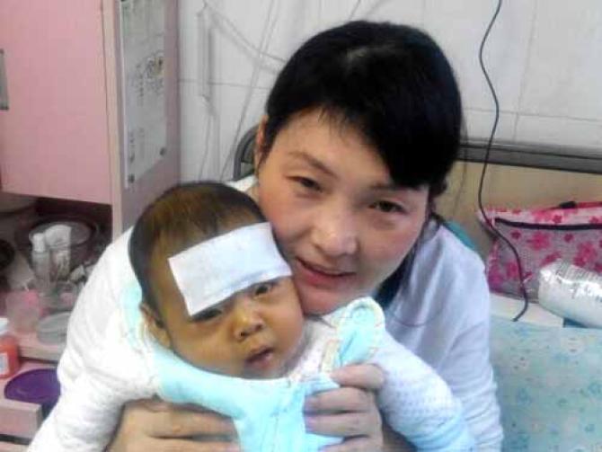 ���������ĸ�ĸ��Ͷ��·һ��Īչ��ʱ�������Ĺùã��¸ҵ�վ������ҪΪ�Լ���СֶŮ��Σ�������һ�ؾ�����飬�ùø��������ͳɹ����ɰ��ı����о��ˣ������ְ�ϲ�������������Լ����������ָм������ۣ�һ����м�����θ��Լ���Ů����һ�������������õ����壬�����ĸ�Դ�������ǵõ�����ˡ�