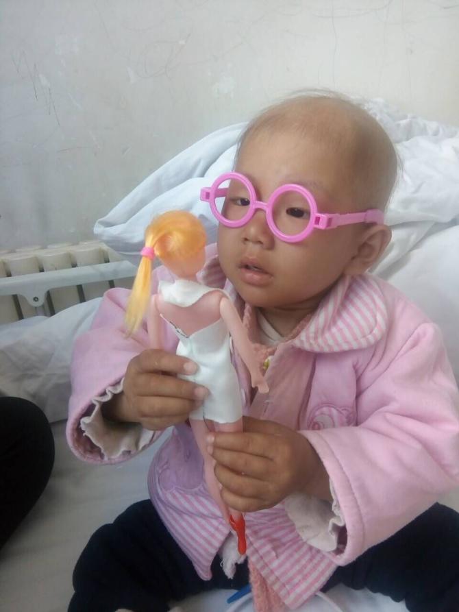 ���ھ�������,�����ĸ�ĸѡ���˻��ƿ������Ǿ�����һ���Ƴ̵�Ǯ��û�У�ֻ�ܱ��ź��Ӿ����Ļؼ��ˣ���������ĳ�����ÿ�첡�����������ļ���٣��Ĵ���������ѽ��������Ǯ����֣�ݴ�ѧ��һ����ҽԺ���л��ƣ���һ���Ƴ̲����������⡣