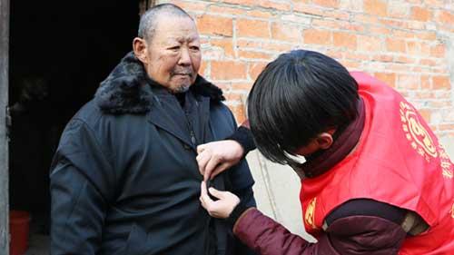 ��������ô����־Ը���ǽ����������˼��У�Ϊ���˰ݸ����꣬������һ��������ƣ������˴�ɨ�������ڶ���������������ø�Ѫѹ����Ѫѹ���ߣ�־Ը�߽��������˲���Ѫѹ��������δȻ��