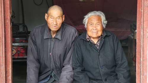 ��ѧ�����˽���81�꣬��77����ϰ�����Ϊ��������ԭ����һ���Ҹ�������֮�ң������ڳ��ﵱ��ʦ��ÿ�������벻�����������˸������ڿ��˸��п����Ц��10��ǰ������ͻ�����ಡ����������������������¹��ڣ�ÿ�ι��ڣ����˼��ﶼ�������ֵģ����Ǽ�ȴ�������塣