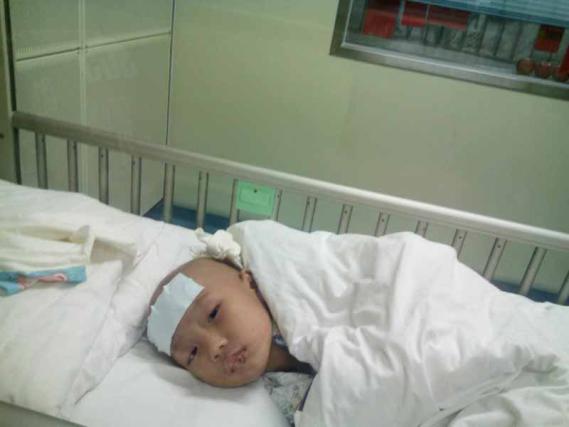 10��14��,��ҵ�ֽ�������һ�����Ѫ��ֲ,�ڶ����ٴη���,��������������6�졣&ldquo;����ǳ����ֹ�,���ʿ��ÿ����180��,�β���ʼ��Ⱦ,���ȫ�����á��Ѿ�һ�ܲ��ܳԶ���,ֻ�ܴ�Ӫ���롣&rdquo;����������һֱ����ֲ���㻤����,������24Сʱ���������ֵ���ҵ,������������