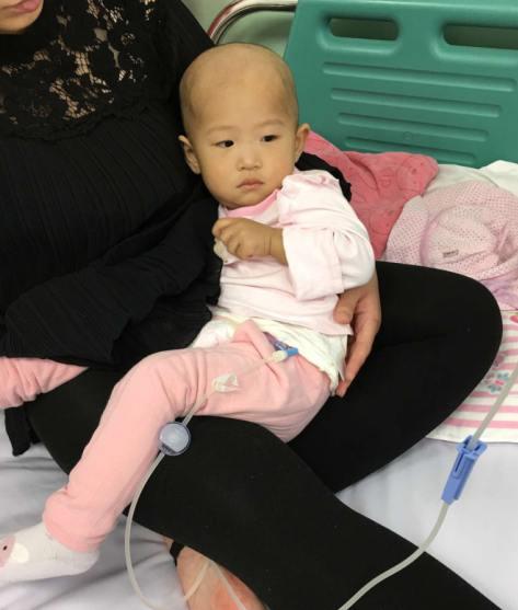 Ů������ǰ�������������ںӱ����ϻ��������ϰ࣬�°�ؼҼ������ӣ��������������������������ǳ����ھΡ����������ڳ�����һ�׷��ӣ������˰���һ����ů�ļң�����������������롣������һ����ʡ�Լ��ã���ס��ķ����һ��ϣ��ͨ������Ŭ���ı����˵ĸ��ף���һ·�����ܼ�����