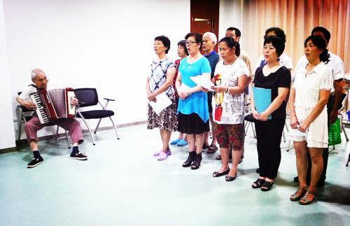 ��Ŀִ�У�3������9��������ѧ�γ̣�Ϊ��һ�꣬Ԥ�Ʒ���20000�˴Ρ�4�����Ͼ������У��������չ&ldquo;����������ѧ������ѧ�ƻ�&rdquo;4�Σ������������Ͼ��Ĵ�ѧУ԰�������ѧ��ʦΪ�������ϿΣ��������Ǹ��������Ĵ�ѧ���ã�Բ�δ�ѧ��