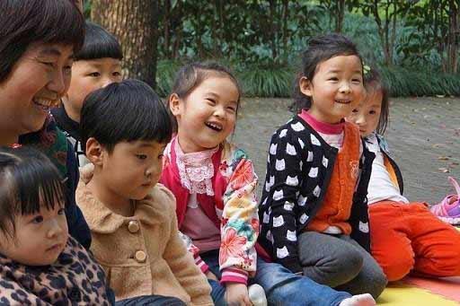 ���Ϻ�ͳ�ƾֹ�������2014��ĩ�Ϻ���������ס�˿�ռȫ�г�ס�˿�41%������������ͯ����ƶ����ҳ���ʶȱ���������޷���������ѧǰ������